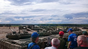 Много интересного, большая часть техники открыта для полного доступа внутрь, все можно посмотреть не только снаружи, но и изнутри.