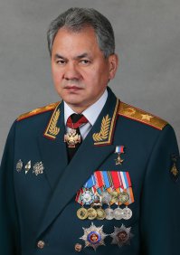 Сергей Кужугетович смотрит на них как на г-но