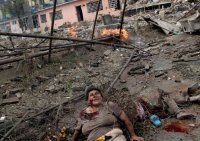 Саакашвили попил чай во взорванном кафе в Одессе