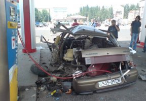 Взрыв метанового баллона на заправке в Донецке, лет так 7 назад. Водитель жив, стоял рядом с машиной. Коммерс, который устанавливал ГБО, подарил такую же новую.