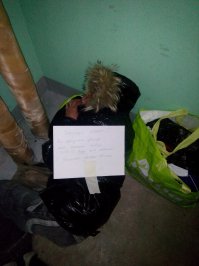А вот такие объявки у нас клеят прям на бомжах. Вышел покурить на лестницу-смотрю спят... А один даже проснулся))) все объявы одинаковые, одна из них на выходе из подъезда висела.