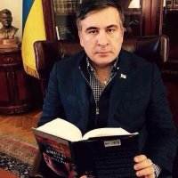 Да кто вы такие, чтобы Мишу грамоте учить? Он школу с золотой медалью закончил и вообще начитанный.