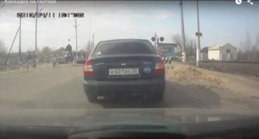Каска-пульта на скутере