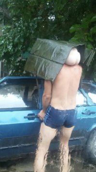 Сначала не поверила своим глазам, а потом чуть не упала под стол в приступе ржача.