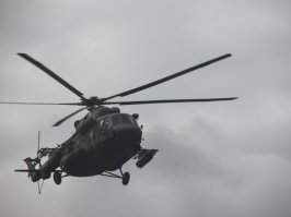 Посадка транспортно-боевого вертолета Ми-8