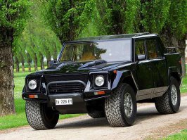 А, нет, у него Lamborghini LM002 была, но похожи не много