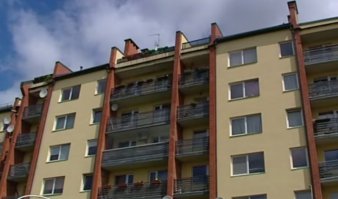 Кстати, президент Латвии живет в обычной пятиэтажке (нет, не один, с соседями) и не в Риге, а в Огре.