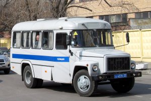 полицейский автобус и автобус с полицейскими это разное