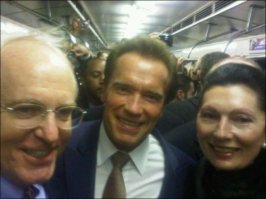 И Путин, и Медведев, и Лукашенко, и Обама, и Ким Чен Ын...Даже Петенька Порошенко...Действительно, кого не встретишь в метро!