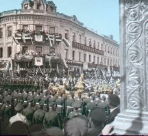 Москва. Коронационная процессия у отеля Париж