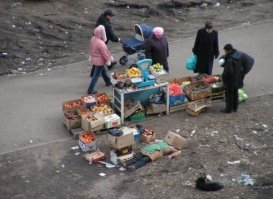 Вряд ли это фото уместно здесь. Это жертва обстрела в Мариуполе.