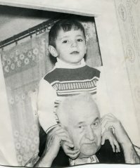 это старший сын и отец...