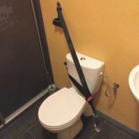 Это чтоб при большом напоре не пробить головой потолок?)))))