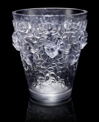 Коля, у тебя тут есть красивая ваза в стиле Лалик (Lalique), а мы, пролеты, можем обойтись и чем попроще )))