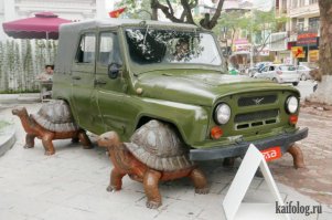Козлик ушел от полицейской буханки