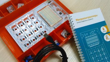 Для сына купил конструктор Tetra базирующийся на arduino leonardo. Который адаптирован именно под детей и имеет книгу с хорошо написанными заданиями. Вопрос цены конечно у многих вывозит сомнение, но кто хочет дешевле может с али брать просто готовые наборы arduino и разбираться самому по статьям в интернете.