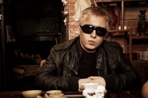 "Хороший город". В его ямах я потерял 3 колеса за лето. В нем заточеным штырем мне пробило днище. И самый ужас - в нём родился и вырос Витя АК