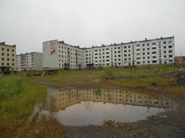 Есть замечательный голод Кадыкчан. Правда далековато, в Магаданской области. Вот собрать весь этот биомусор и отправить туда на месячишко-другой. Пускай живут! Выживут - 100% одумаются и забудут на века про синьку и наркоту. Не выживут, да и хрен с ними.
