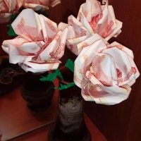 Дари эти. Не ошибешься, а 8 марта, еще и сэкономишь.