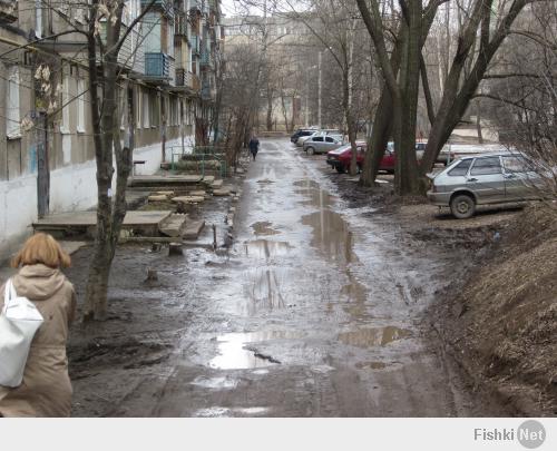 ага,еще видел пост,мол дворы Питерские плохие,плохие новостройки и т.д.А вот у нас процентов 50 дворов вот такие(блин,надо отдельный пост чтоли сделать)