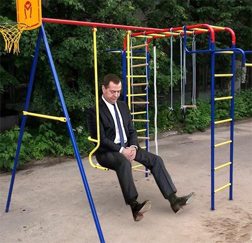 Немного жмут