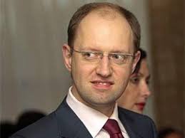 Дурнев вручает Яценюку морковку