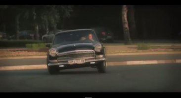 Я что-то не заметил, где она держит дорогу. Ее болтает в поворотах + крены. Подвеска явно не доработанная. Но вопрос, нужно ли это на такой машине, она просто красивая.
