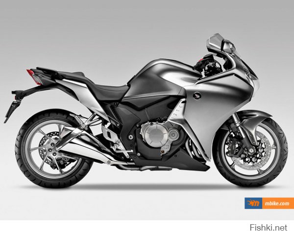 Катался на Harley-Davidson Sportster 883 если честно такая ху..ня!!жопа пол дня потом болит всего трясет. Вот Мотоцикл Honda VFR 1200FD вот где одно удовольствие ездить!!