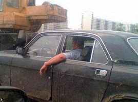 Человек-гора не помещается в "жигули"