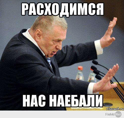 Слон сфотографировался с туристом на память
