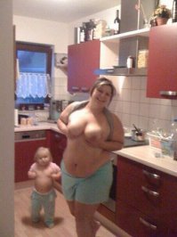 Явно из семейного архива, совсем здесь не уместно.