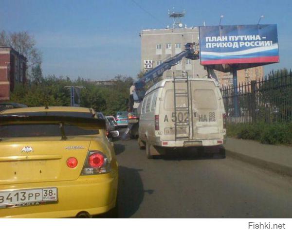 я один увидел на желтой машине эмблему Бэтмена?