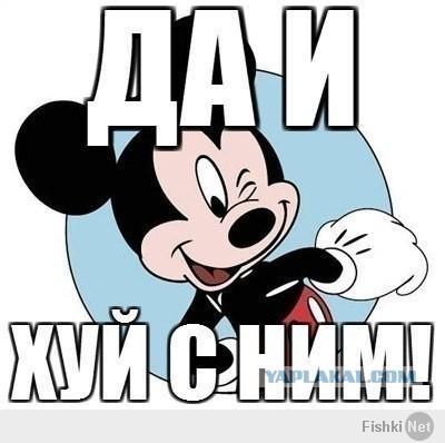 Удар молнии по дороге перед автомобилем