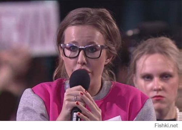 А еще знаменитую девушку с микрофоном забыли!