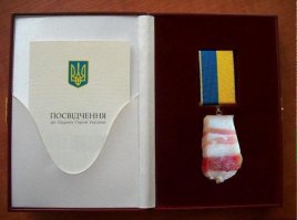 Вручаю говно-киборгам. И напоминаю всем остальным укропам, что Захарченко приказал пленных больше не брать Слава Урине