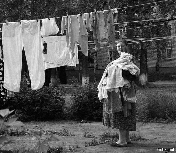 Фото современное.На первых этажах решетки,таких ползунков при СССР не было.