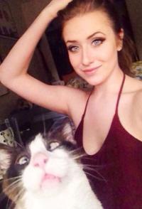 Котэ отжог!