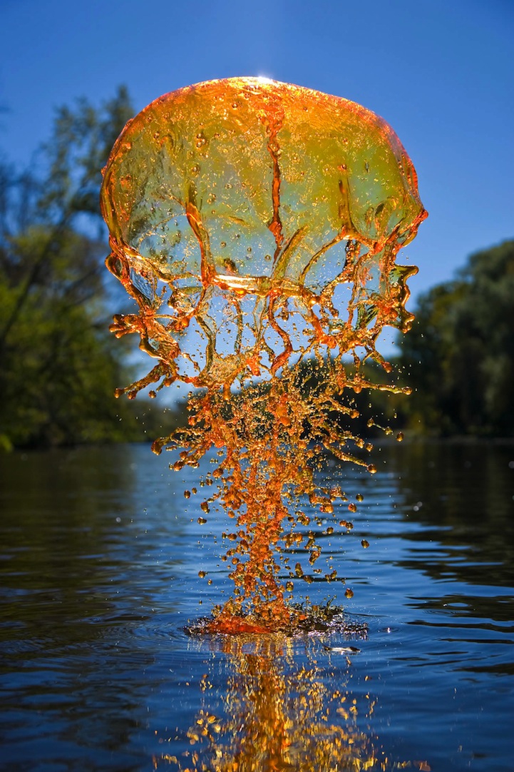 Spectacular Splashes Create Colorful Liquid Creatures