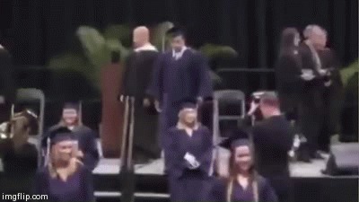 17 Epic Graduation Fails