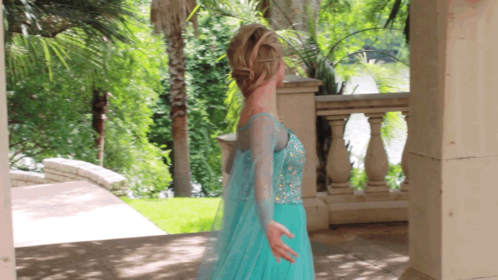 Frozen’s real-life Elsa arrives at theCHIVE! Meet Anna Faith - See mor Frozen’s real-life Elsa arrives at theCHIVE! Meet Anna Faith - See mor