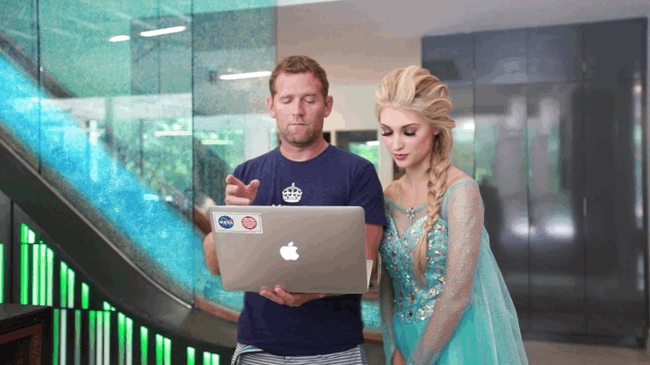 Frozen’s real-life Elsa arrives at theCHIVE! Meet Anna Faith - See mor