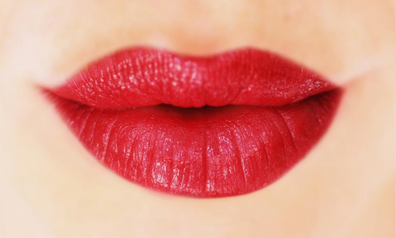 Here’s why you should seal your love with a kiss this Valentine’s Read
