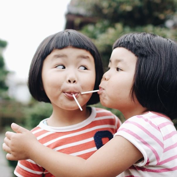 Dad Photographs His Inseparable Twin Daughters 