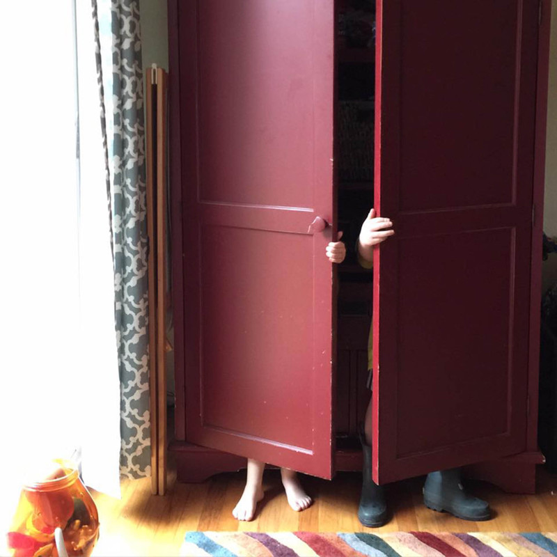 33 Photos That Show Just How Awesomely Bad Little Kids Are At Hiding