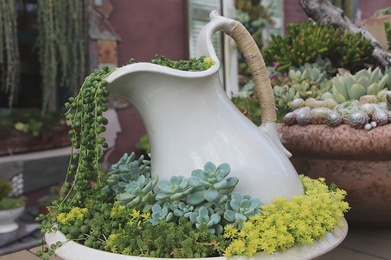 15+ Spilled Flower Pots That Turn Your Flowers Into Streams Of Paint