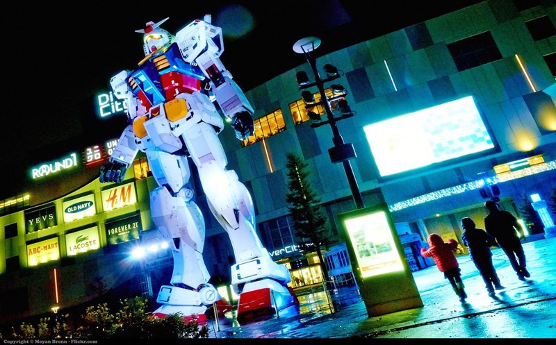 2. And this statue of a giant robot is bad. Ass.