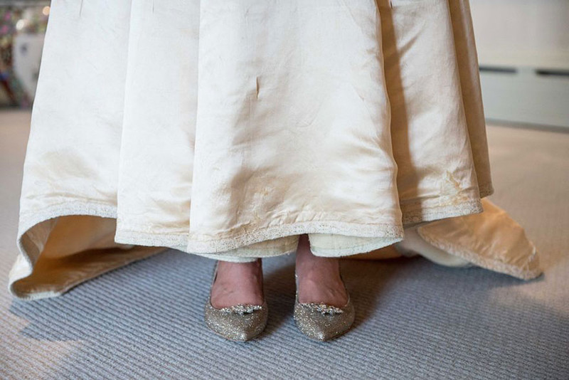 Bride Is 11th Woman In Her Family To Wear 120-Year-Old Wedding Dress