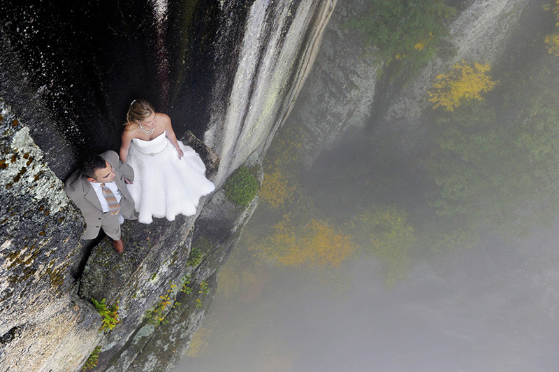 Wife and husband take their clients for terrifying wedding photo shoots on a cliff 350ft above the ground