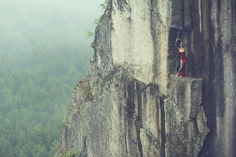 Photographer Shoots Bride And Groom On A Small Ledge 350Ft Above A Valley