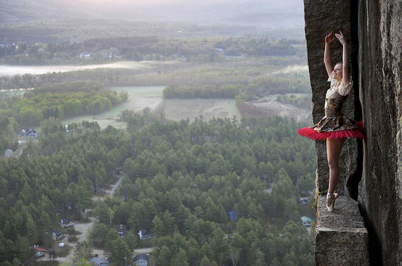 Photographer Shoots Bride And Groom On A Small Ledge 350Ft Above A Valley